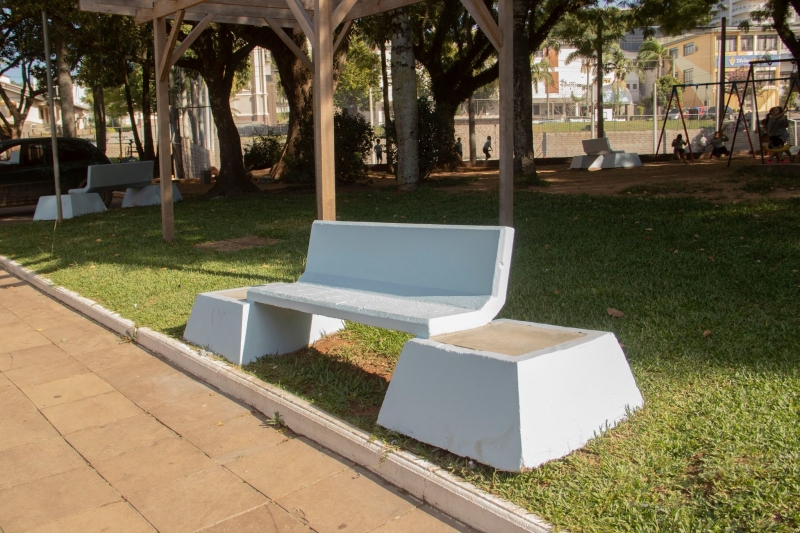 Reforma nos bancos da Praça Matriz!